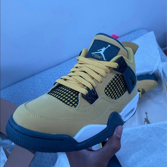 Jordan 4 Lightning Yellow gs size 6 DS - Picture 3 of 11